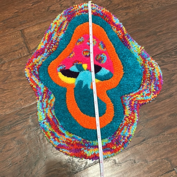 Hand-Tufted Rug Psychedelic Mushroom - Picture 3 of 4
